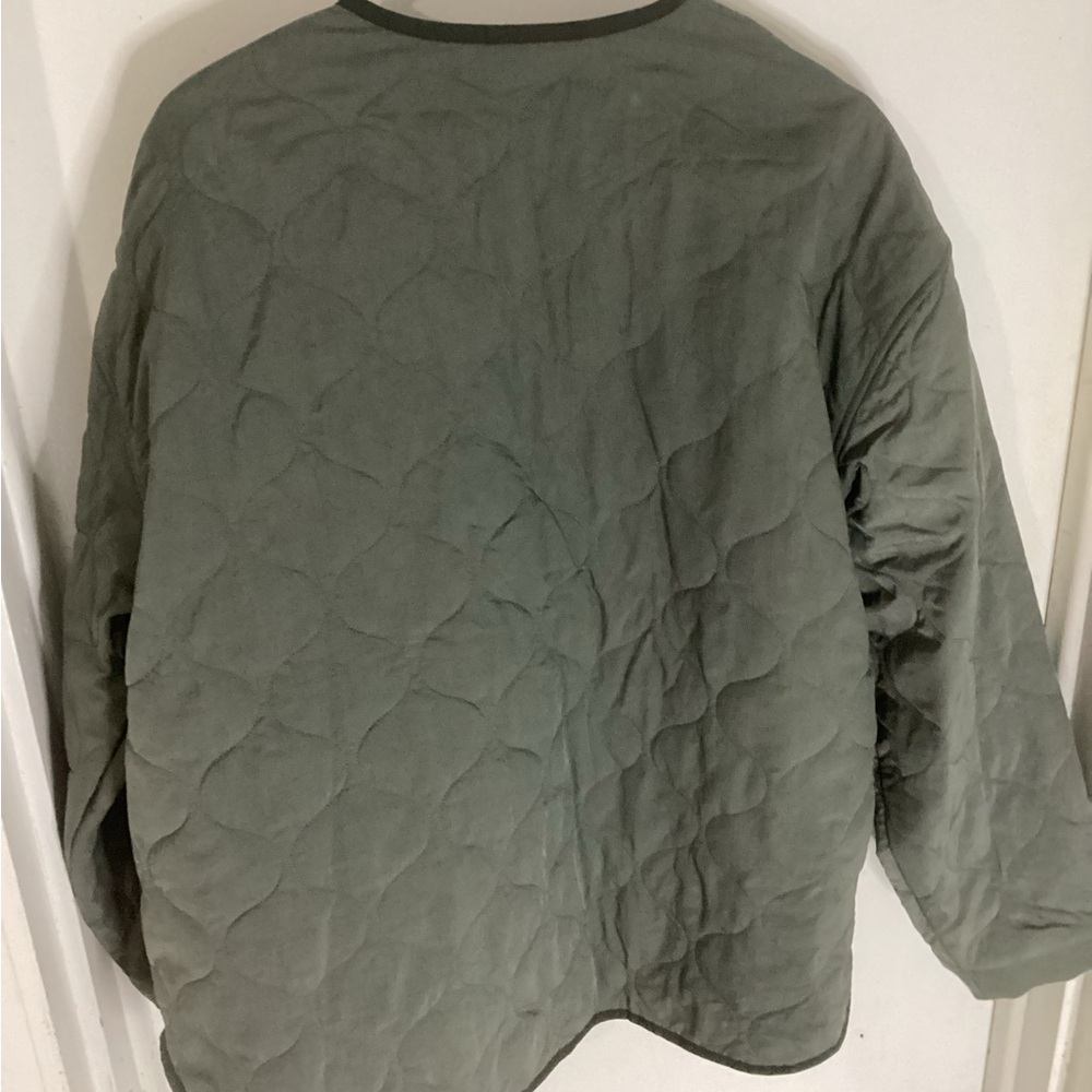 Eddie Bauer Quilted Woman’s Jacket in Olive Green Size Large - Picture 2 of 3